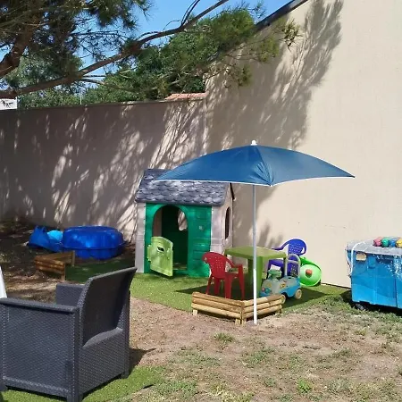 Prázdninový dům Maison Spacieuse Pres De Marennes-hiers-brouage